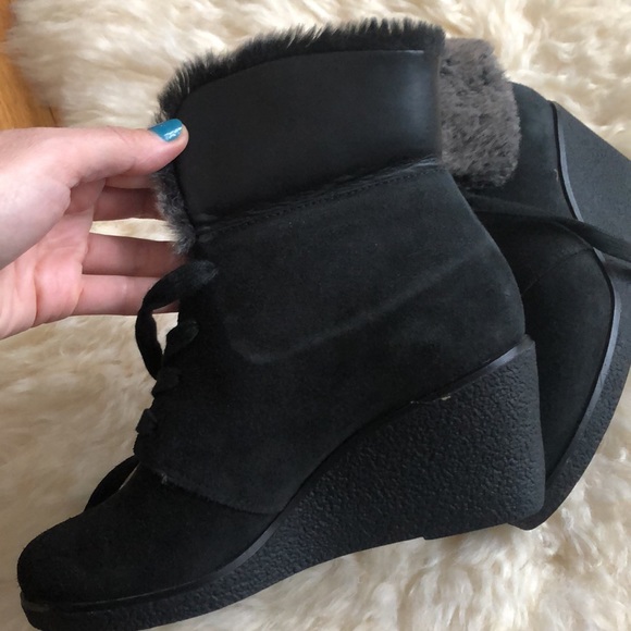 COLE HAAN wedge heel faux fur-cuff lace up booties. Black size 5 1/2 B. - Picture 8 of 14